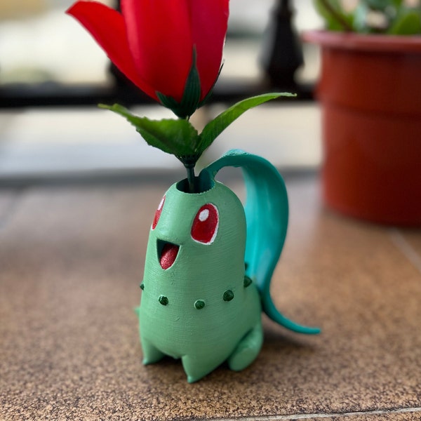 Pokemon Chikorita Vase Hand Painted Pen Vase