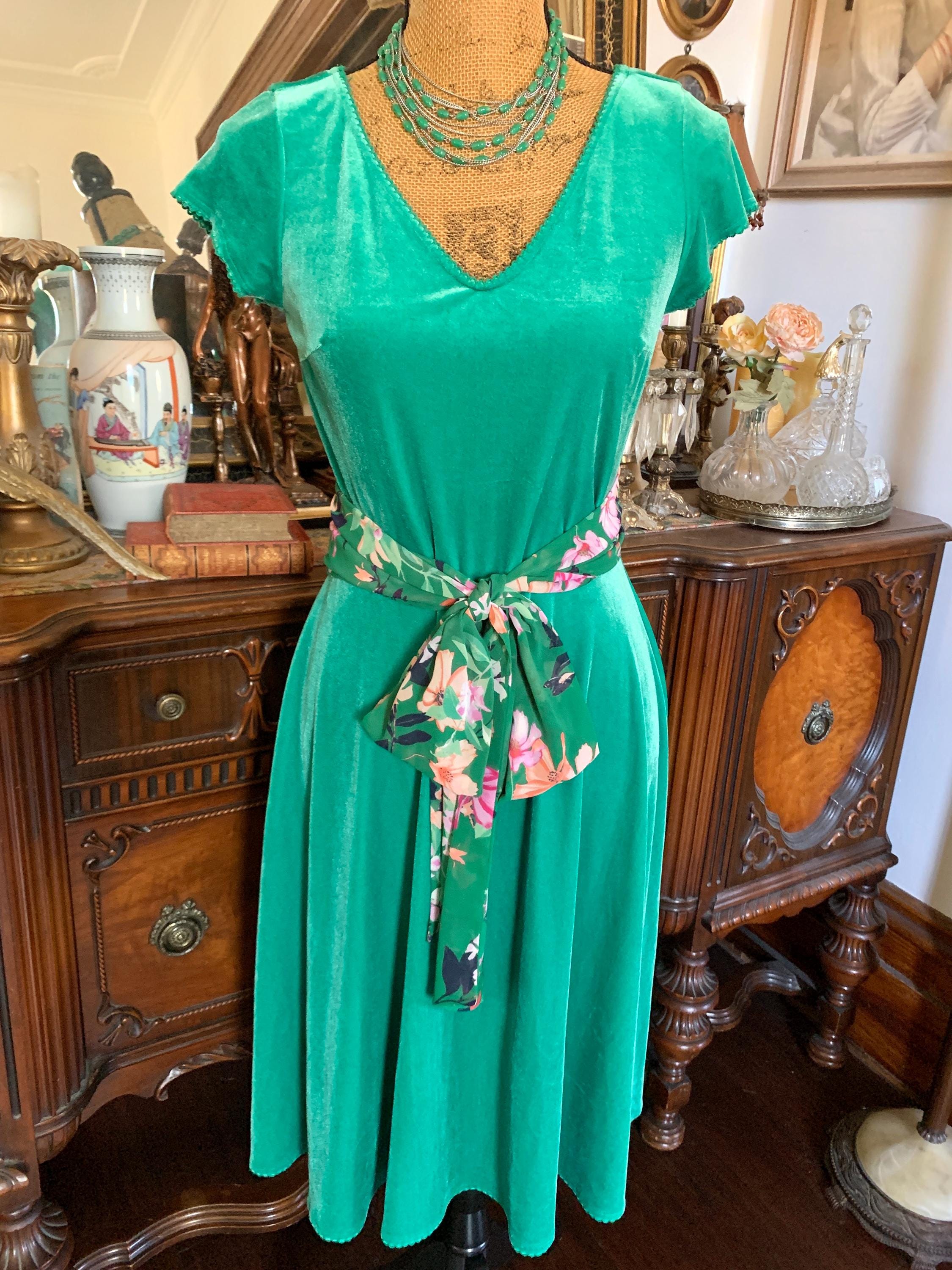 emerald green rockabilly dress 1950s inspired sparkle swing dress in emerald green