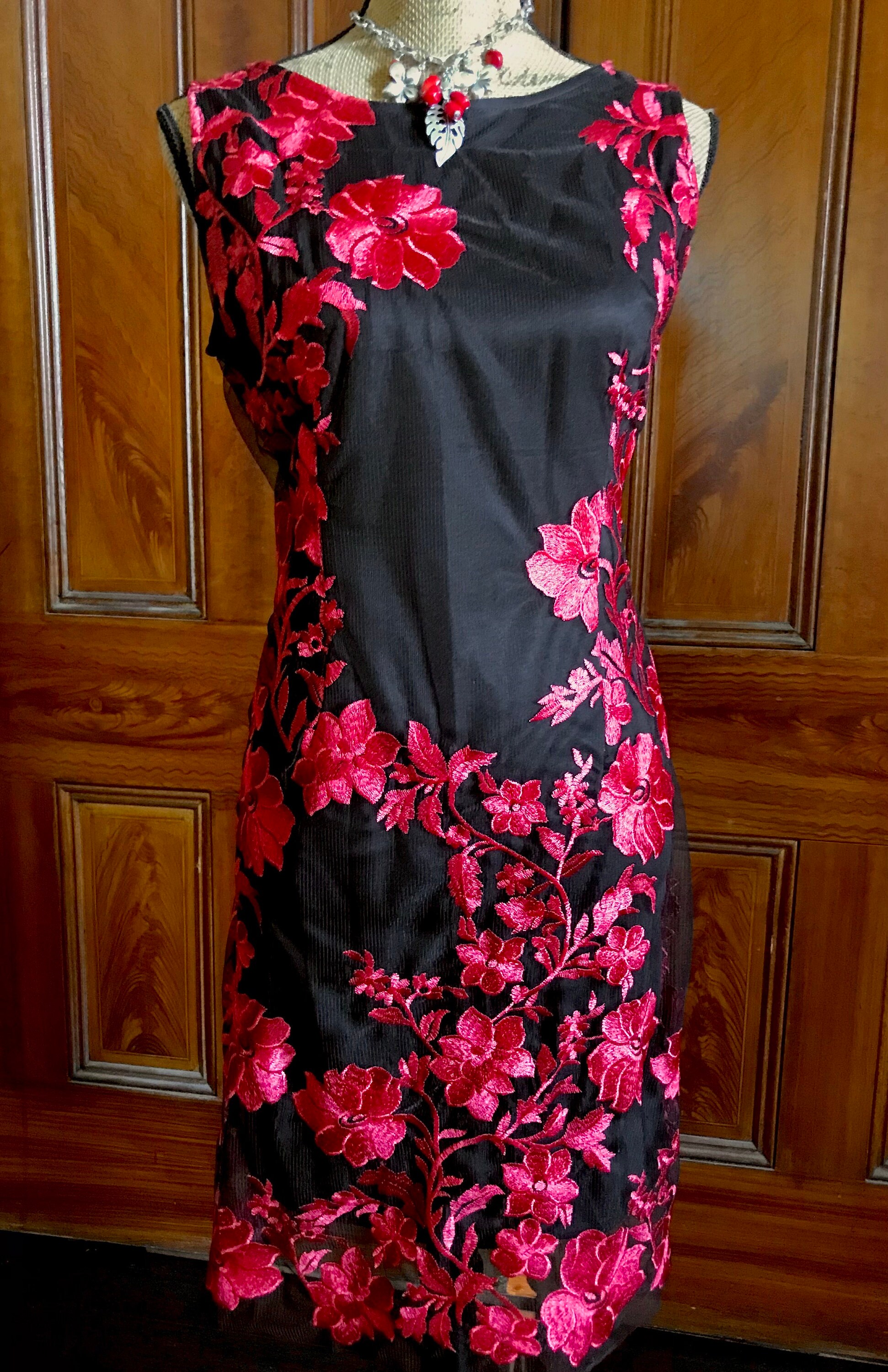 Vintage Black Thulle Net and Red Floral Embroidered Cocktail Valentine’s Day Evening Dress