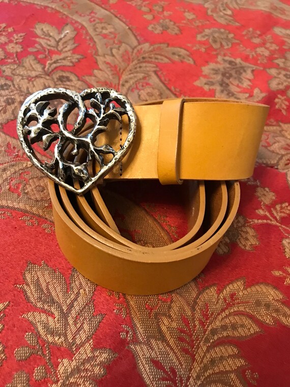 Hand crafted Italian leather with heart shaped buckle Handmade Italian Leather Belt: Heart Buckle, Unique Shapes  main image 2