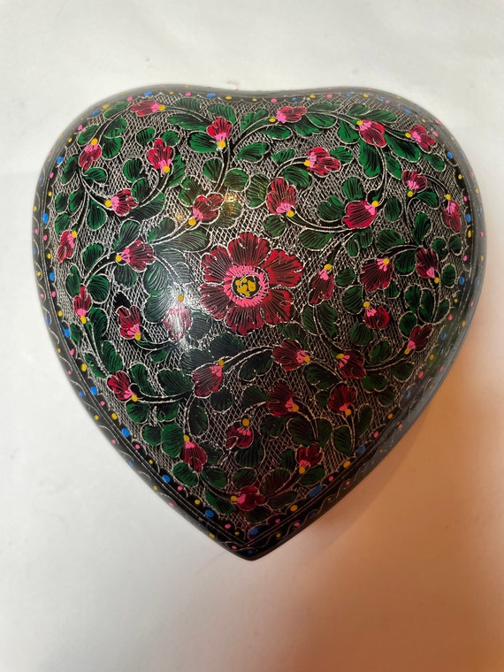 Heart trinket box hand - Gem
