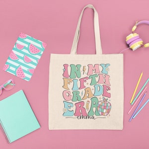 Sac fourre-tout personnalisé In My Kindergarten Era, cadeau de rentrée des classes pour enfants Sac fourre-tout personnalisé avec nom Fournitures scolaires Adorable sac à bandoulière In My Era