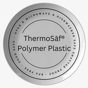 Puede incluir: Un plato redondo blanco con texto negro que dice "HORNO & MICROONDAS & LAVAVAJILLAS SEGURO - ALIMENTO SEGURO - LIBRE DE BPA - A PRUEBA DE ROTURAS" y "ThermoSaf&reg; Pl&aacute;stico de pol&iacute;mero" en el centro.
