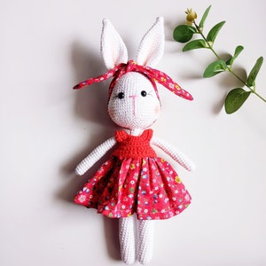 Häkeln Sie Häschen-Kaninchen-personalisierte Puppe, Amigurumi gestricktes Kaninchen-Spielzeug, benutzerdefinierter Neugeborenen-Geschenkkorb, Geburtstagsgeschenk für ihn