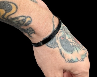Simple Cuff Bracelet - Black