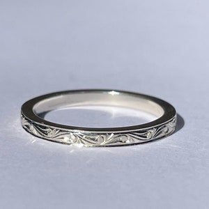 Hand engraved wedding band. 14K or 18K solid Gold