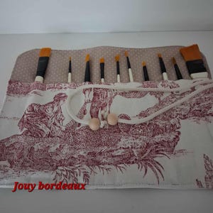 Personligt broderat vattentätt penselfodral - L/30x22 - XL/33x35 - handgjort - smink- eller penselfodral - lärarpresent