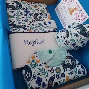 Geboortedoos, betoverd bos, gepersonaliseerde geboortedoos, mand met doekjes, plasbeschermer, dekentje, medisch dossierhoes, etui,
