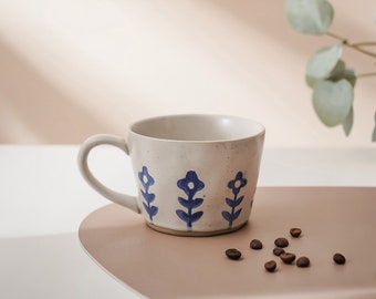 Retro Mug - Vintage Style Ceramic Cup - Classic Design Drinkware - Nostalgic Coffee and Tea Mug