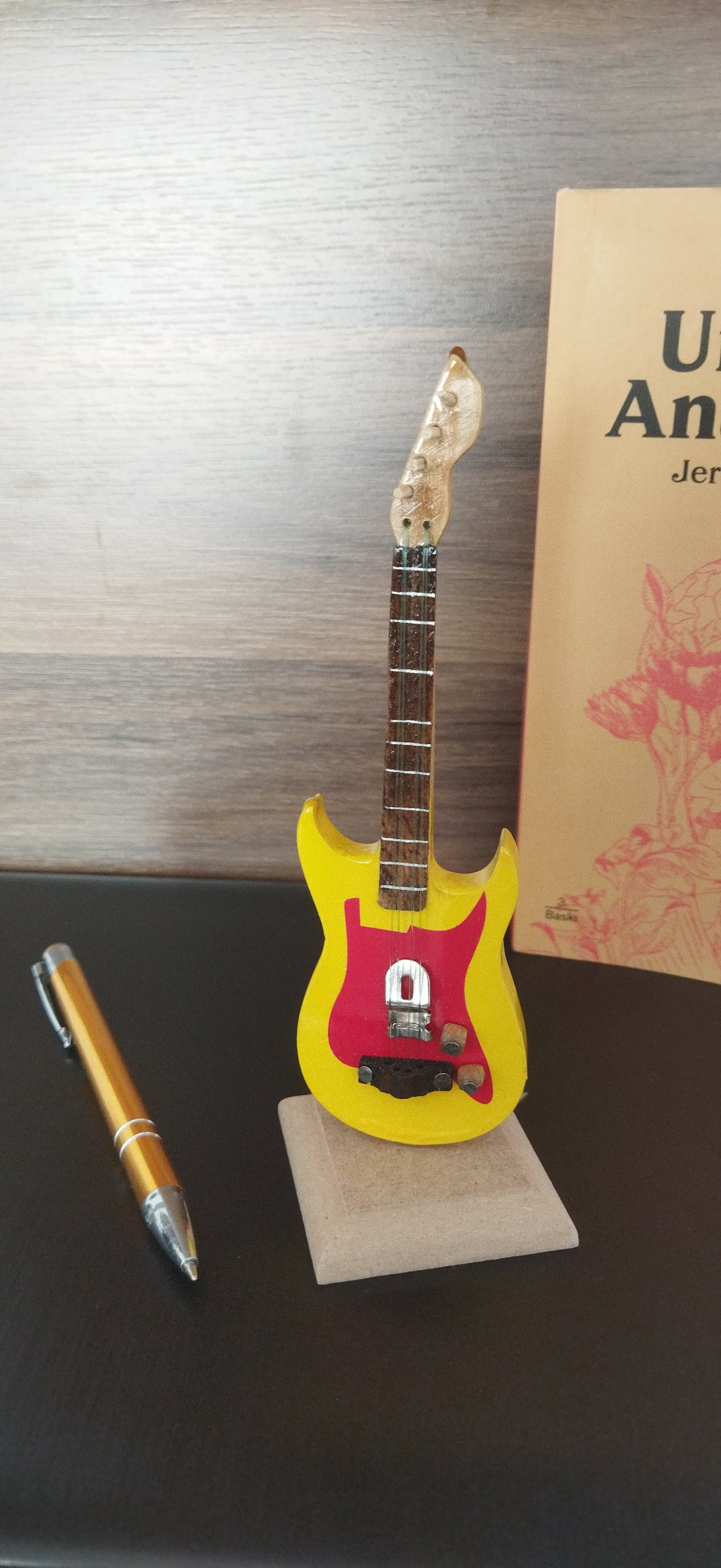 Miniature Musical Instruments, Miniature Electric Guitar, Home Decoration,  Office Decoration, Gift for Your Loved Ones , Decoration 