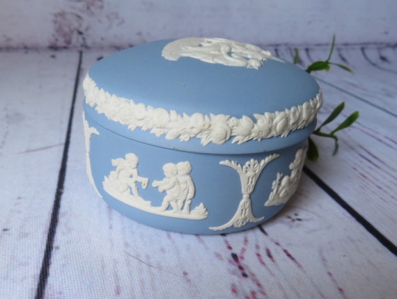 2 Wedgwood Pieces, Heart or Kidney Shaped Trinket… - image 3