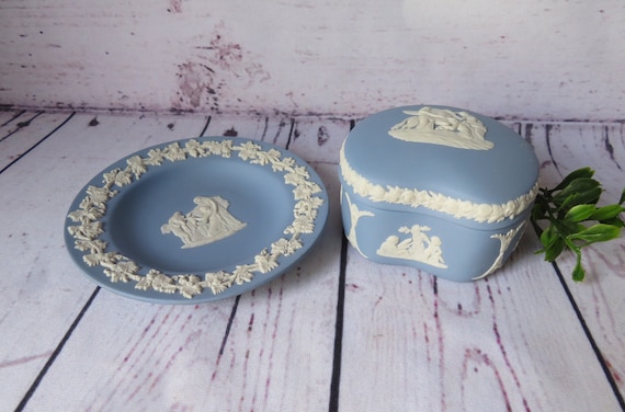 2 Wedgwood Pieces, Heart or Kidney Shaped Trinket… - image 1