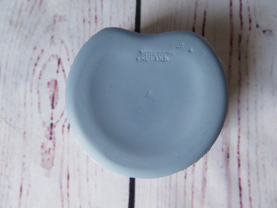 2 Wedgwood Pieces, Heart or Kidney Shaped Trinket… - image 5