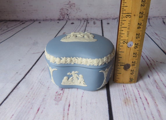 2 Wedgwood Pieces, Heart or Kidney Shaped Trinket… - image 7