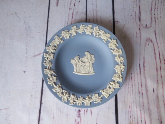 2 Wedgwood Pieces, Heart or Kidney Shaped Trinket… - image 8