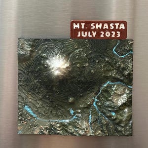Diorama de la montaña Mt. Shasta / Impreso en 3D y pintado a mano / Decoración de terreno personalizable