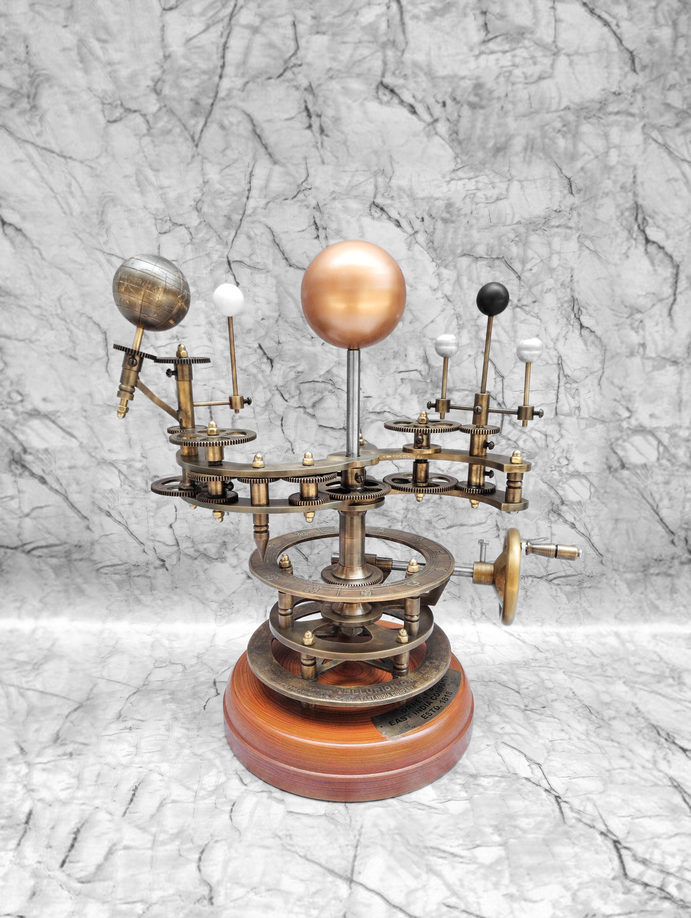 Orrery: Planet, Natural Satellite, Heliocentrism, Clockwork, Sun,  Antikythera Mechanism, Armillary Sphere, Planetarium, Solar System Model,  Armagh Observatory, Astrarium, Astrolabe - Surhone, Lambert M., Timpledon,  Miriam T., Marseken, Susan F