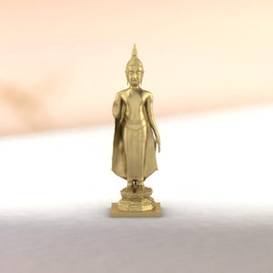Puede incluir: Una estatua dorada de Buda en posición de pie, con una mano levantada en un gesto de bendición. La estatua presenta una expresión serena y vestiduras tradicionales, sobre un fondo suave y neutro.