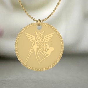 Collar con colgante de Arcángel Miguel de oro / Joyería religiosa / Medalla de San Miguel / Amuleto protector de ángel / Joyería con espada y escudo
