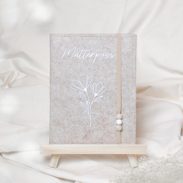 Mutterpasshülle, beige, Mutterpass, personalisierte Hülle, Filz, schlicht, schwanger, Geschenk, Wildblume, Schriftzug, Herz, personalisiert