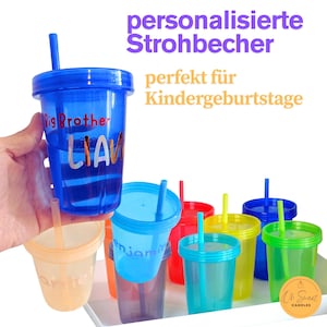 Könnte beinhalten: Eine Sammlung bunter Plastikbecher mit Deckeln und Strohhalmen. Ein blauer Becher wird von einer Hand gehalten und zeigt den Text "Big Brother" und den Namen "Liam". Weitere Becher sind in verschiedenen Farben, darunter Orange, Gelb und Grün.