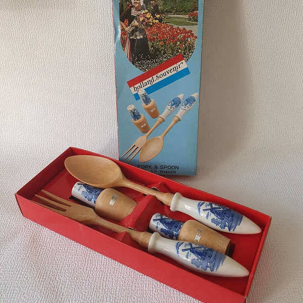 Holland Souvenir Salatbesteck in Delfter Blau, Salatbesteck, Gabel und Löffel mit Salz- und Pfefferstreuer, in Originalverpackung