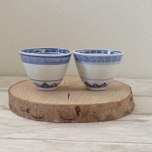 JingDeZhen China Set of 2 handmade porcelain tea cups or sake bowls with Chrysanthemum decor and rice-eye rice grain pattern