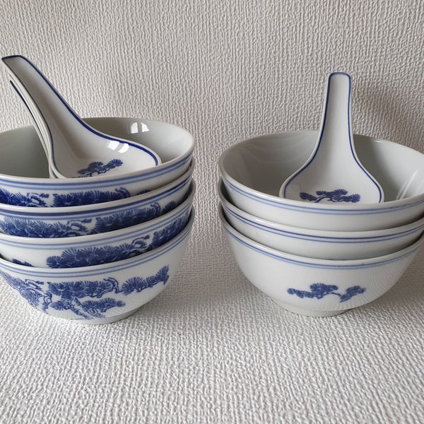 Vintage Chinese soup or rice bowls with matching spoons in white-blue porcelain with pine tree motif, Asian miso bowls