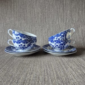 Juego de té vintage japonés Kutani de porcelana con cáscara de huevo (4 unidades) | Tazas y platillos con motivos sakura/flor de cerezo en azul y blanco | En perfecto estado