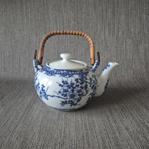 Vintage Japanse Theepot Sakura Bloesem & Bamboe in Blauw-Wit Porselein (600 ml)