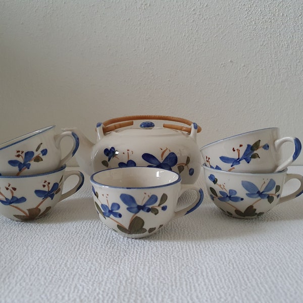 Vintage Chinese tea set of teapot with bamboo handle and 5 cups with handle, hand-painted decor of blue flowers