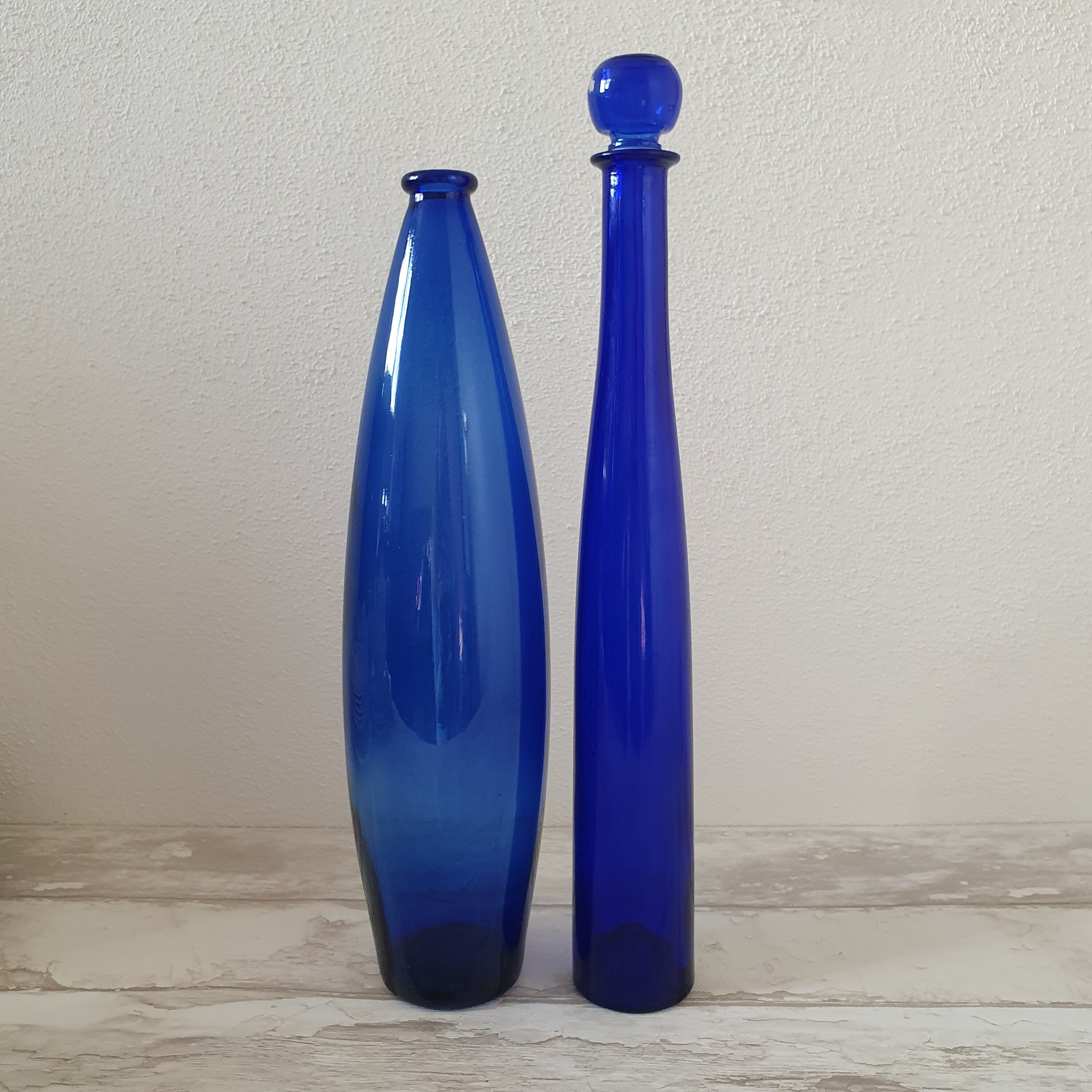 vintage-blue-bottles-with-cork-with-capacity-of-1-5-liters-and-37-cl