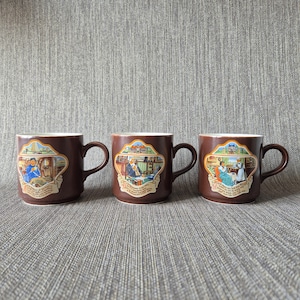 Tazas Douwe Egberts vintage marrones de Villeroy & Boch con estampado «Ocupaciones del pasado» | Por pieza