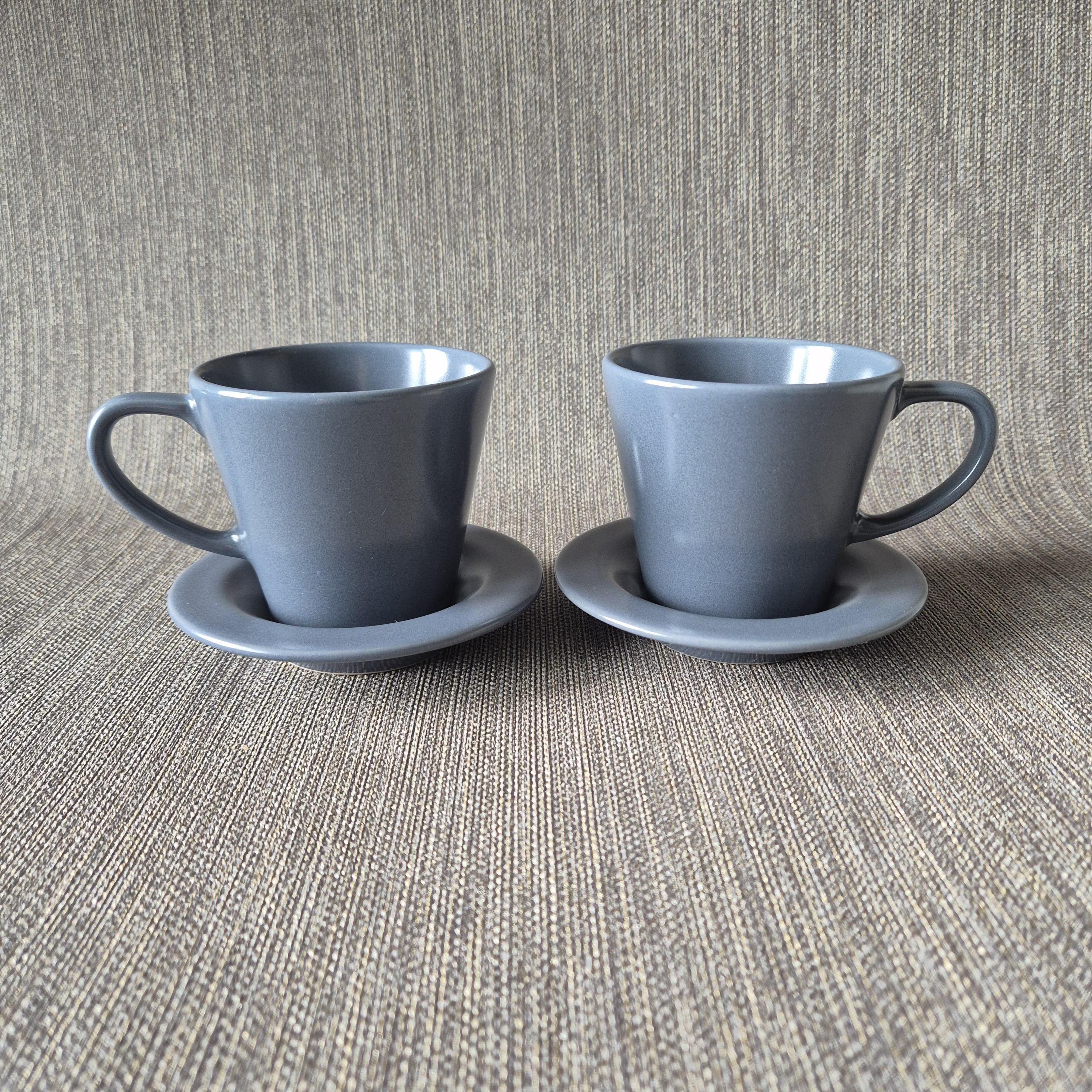 IKEA DINERA – Vintage-Tassen und Untertassen, matt (2er-Set) | Graublau & Anthrazit