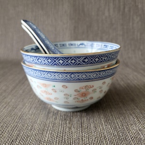 JingDeZhen Set of 2 Vintage Chinese Porcelain Bowls with Rice Grain Pattern (with or without Spoons) | Chrysantium Rice-Eye Decor