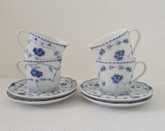 Christineholm Porcelaine Set van 4 kopjes met schotels van wit porselein met handbeschilderd echt cobalt blauw bloemmotief