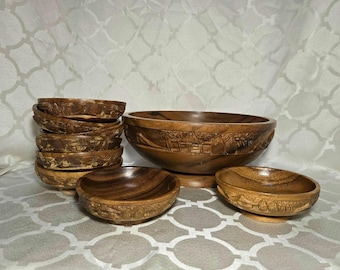 Ensemble de bols vintage en bois sculptés à la main : scène de village polynésien, 8 pièces