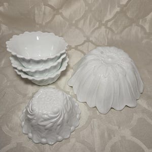 Vintage Indiana Milk Glass Bowl Set. Milk Glass Floral Salad Bowl Set. Milk Glass Dessert Bowl Set. Floral Milk Glass Bowls.