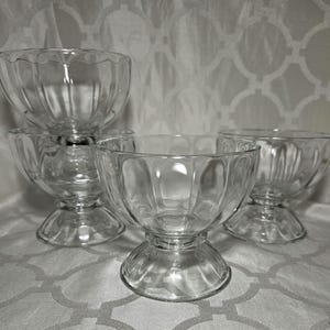 Libbey Clear Glass Serving Bowls. Set of 4.  Libbey 18oz Icecream Parfait Bowls.