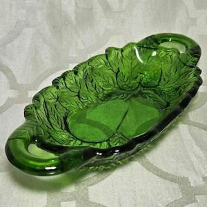 Vintage Avocado Green Indiana Glass Pickle Dish.