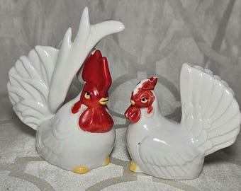 Zestaw ceramicznych pojemników na sól i pieprz Rooster Hen.