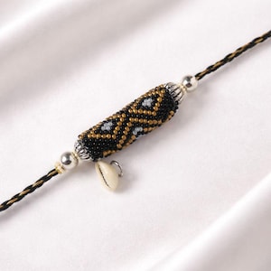 Traditionell Panchmasi Rakhi för 5:e graviditetsmånaden – Handgjort Panchmasi-armband med heliga element