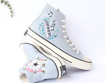 bestickte Converse-Schuhe mit Klavier-/Musiknotenstickerei