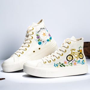 Baskets Converse brodées à vélo personnalisées, cadeau de mariage unique