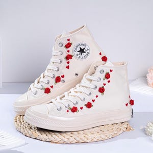Tênis Converse Chuck 70 Customizados: Rosa Bordada para Casamento