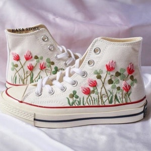 Custom wedding converse/Bridal flower embroidered sneakers/ Personalized bridal sneakers/bridesmaid gift shoes/Personalized wedding date