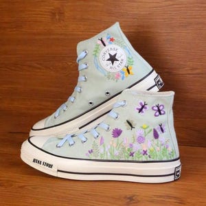 Individuell bestickte Chuck Taylor 1970er Jahre: Flower Butterfly Sneakers
