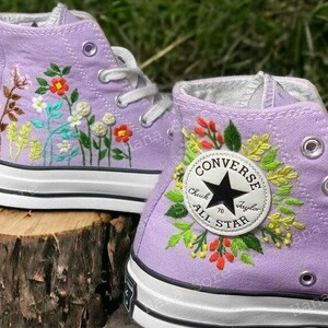 Scarpe ricamate Wildflower Garden personalizzate/Scarpe Converse alte ricamate personalizzate/Scarpe da ginnastica ricamate con fiori/Regalo personalizzato per lei
