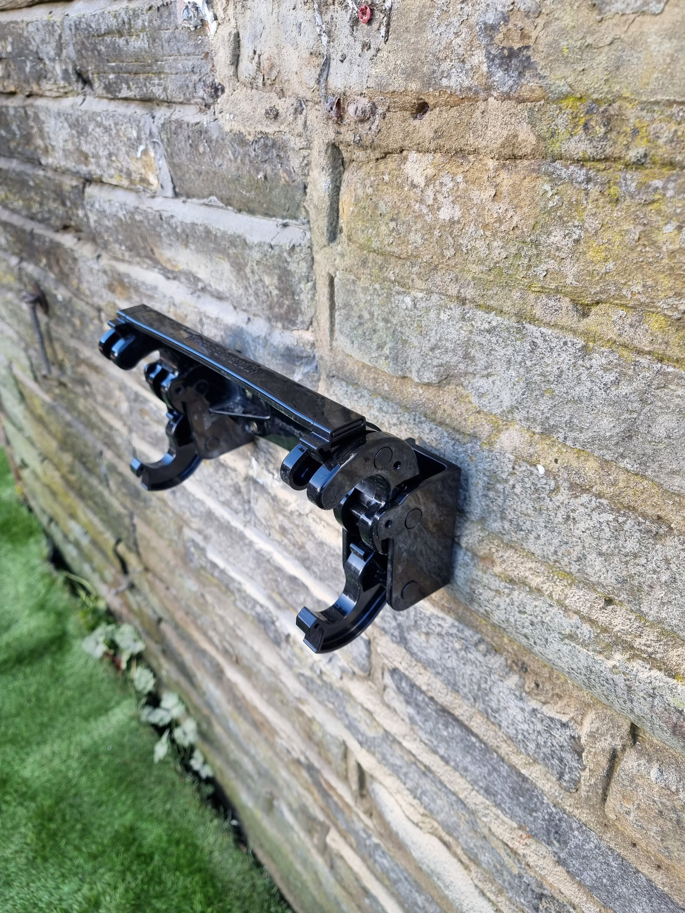 Wheelie Bin Lock / Wheelie Bin Buddy / Wheelie Bin Clamp / Bin Lock