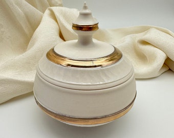 Beautiful porcelain box with lid • gold decoration • perfect for jewelry and small items
